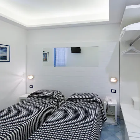 Ξενοδοχείο Il Faro 3*