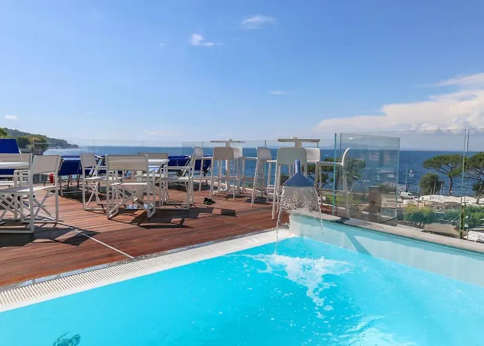 Ξενοδοχείο Il Faro 3*