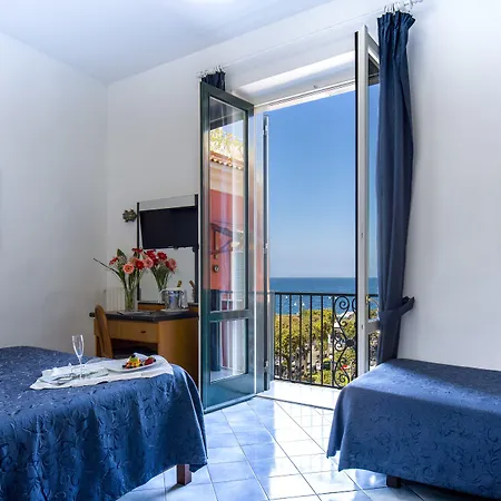 Il Faro Hotel 3*